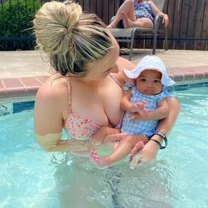 Meet your Posher, Becca